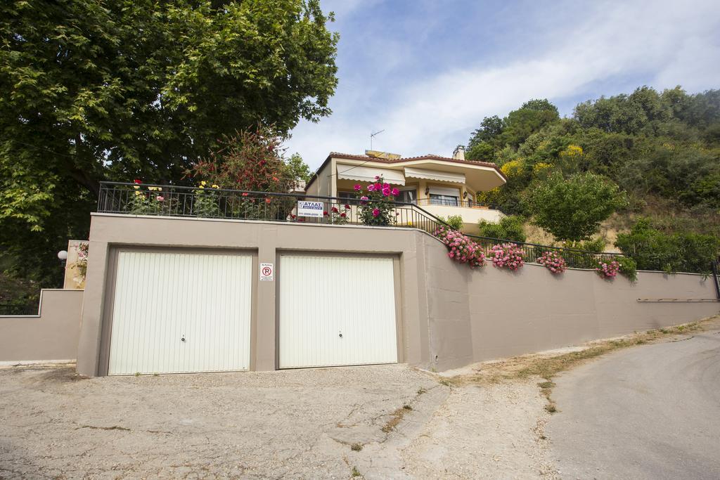 Villa Chita'S House Paralia Vrachou Exterior foto